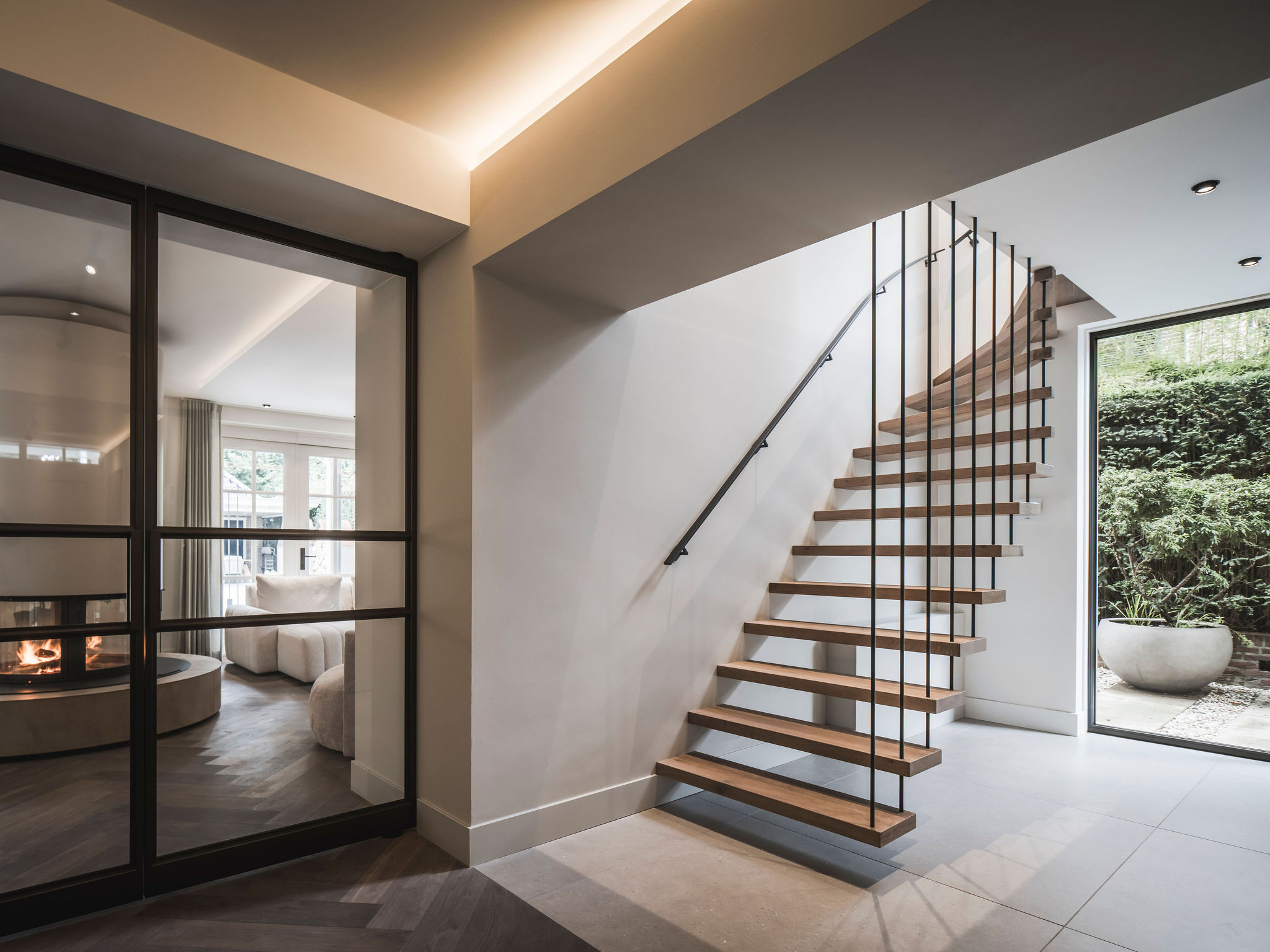 Interieurarchitect Stan Wildenberg Peter Baas sereen wonen taatsdeuren trap