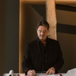 interieurarchitect interiorarchitect Wildenberg kantoor Baanbeelden materialen Stan tekent hoge tafel