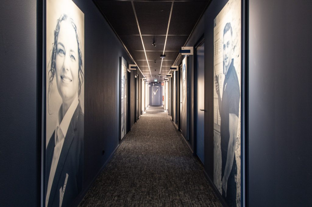 interieurarchitect Wildenberg SVPB Hoekerd fotografie kantoor examencentrum lokalen gang