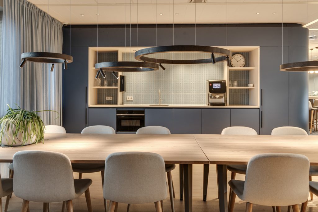 interieurarchitect Wildenberg SVPB Hoekerd fotografie kantoor examencentrum pantry bedrijfsrestaurant flexplek