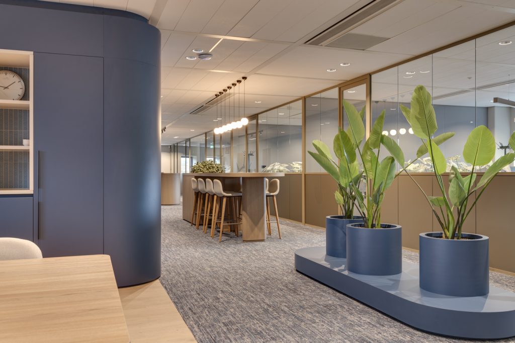 interieurarchitect Wildenberg SVPB Hoekerd fotografie kantoor examencentrum plantenbak groen