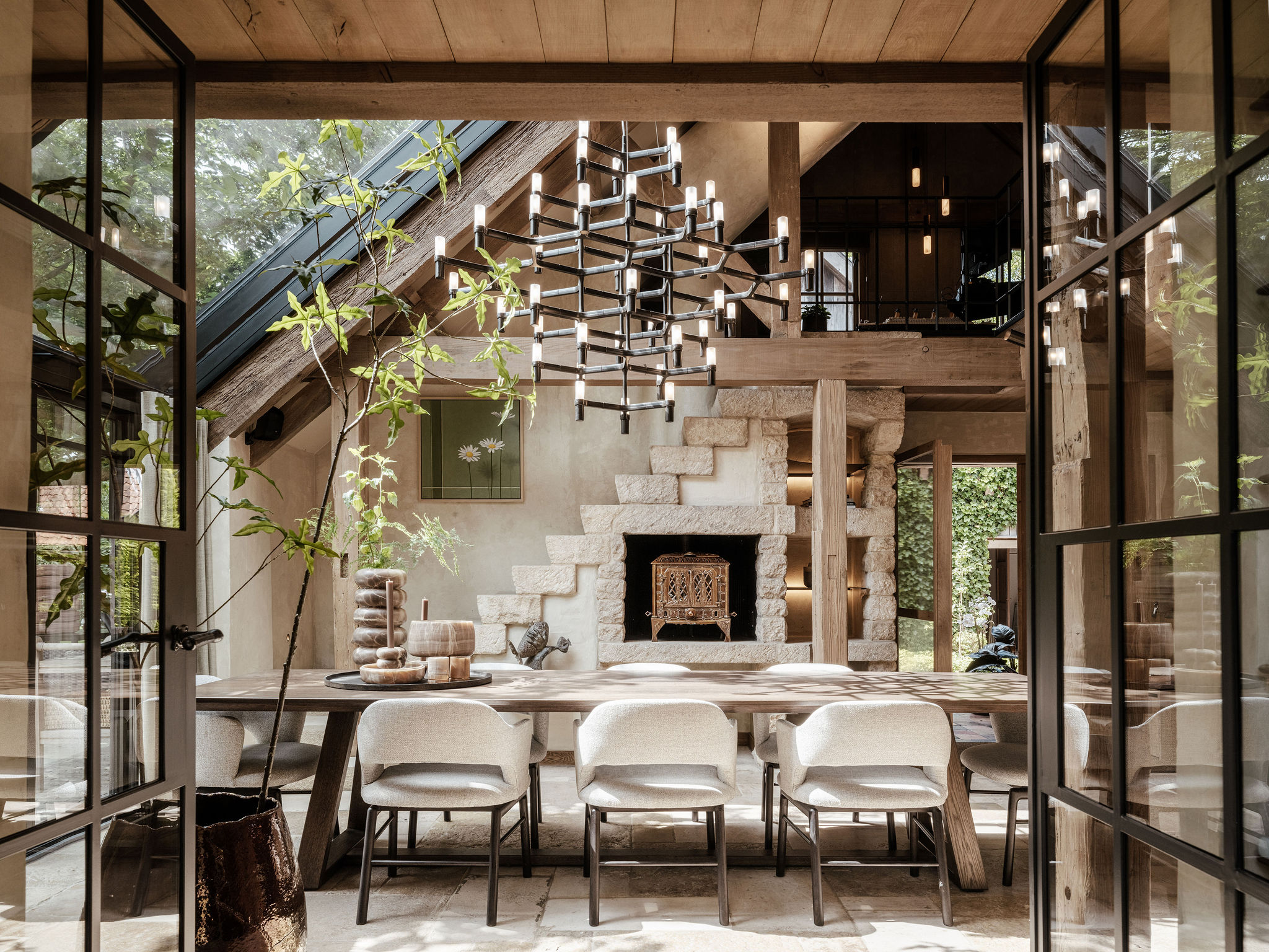 interieurarchitect-woonboerderij-eetkamer-stalen-deuren-vide