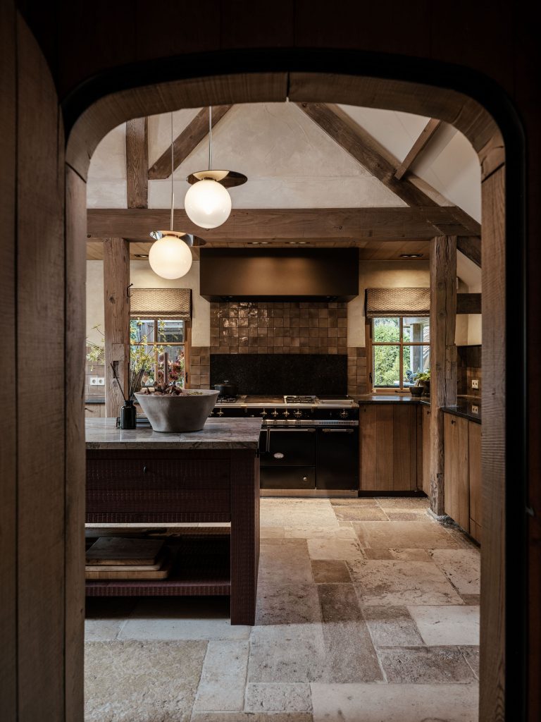 interieurarchitect-woonboerderij-keuken-boogopening-fornuis