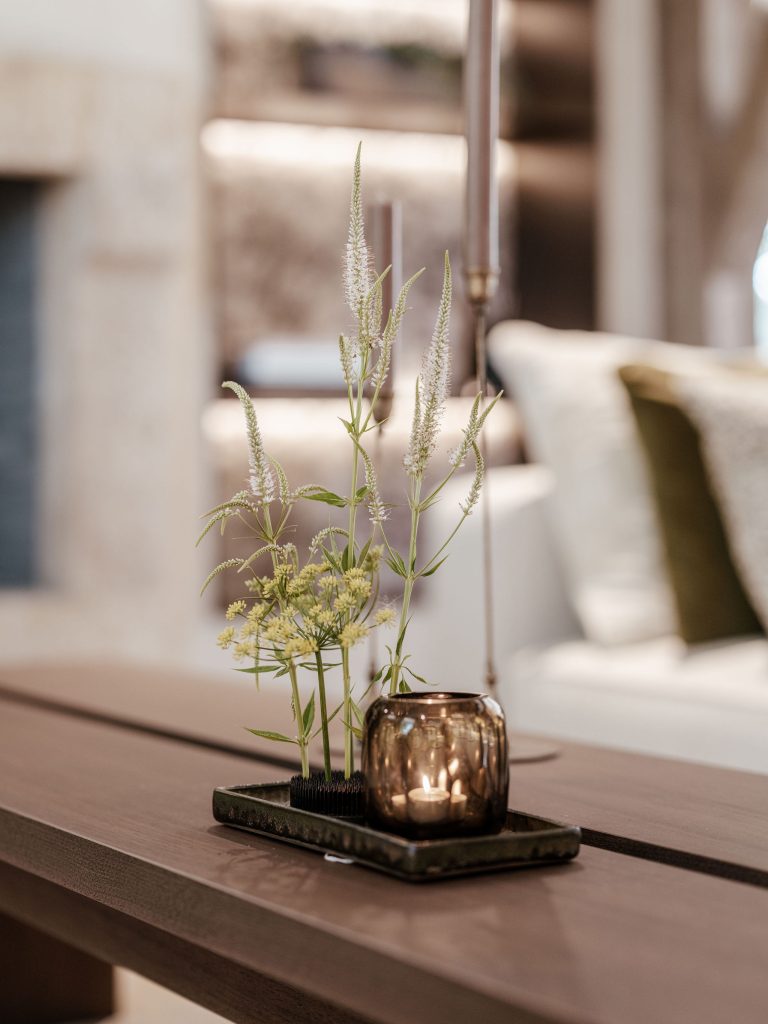 interieurarchitect-woonboerderij-woonkamer-stilleven-bloemen
