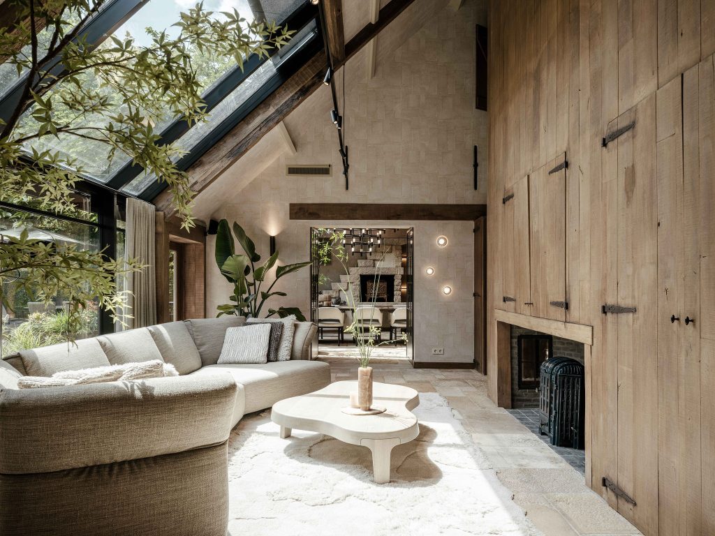interieurarchitect-woonboerderij-zithoek-glazen-kap-doorkijk-eetkamer